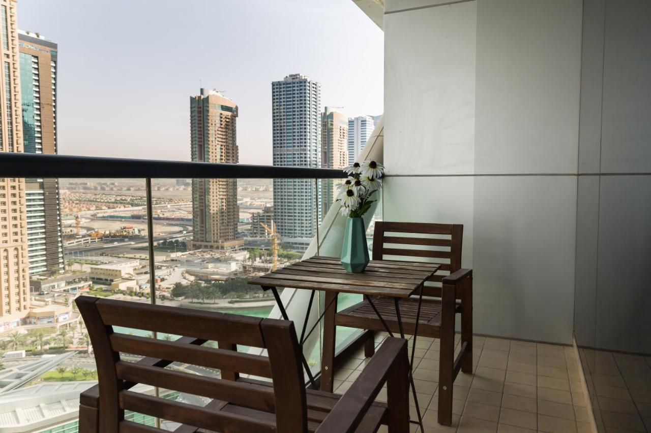 Higuests - Cozy Studio With Panoramic Views On The Lake Lejlighed Dubai Eksteriør billede
