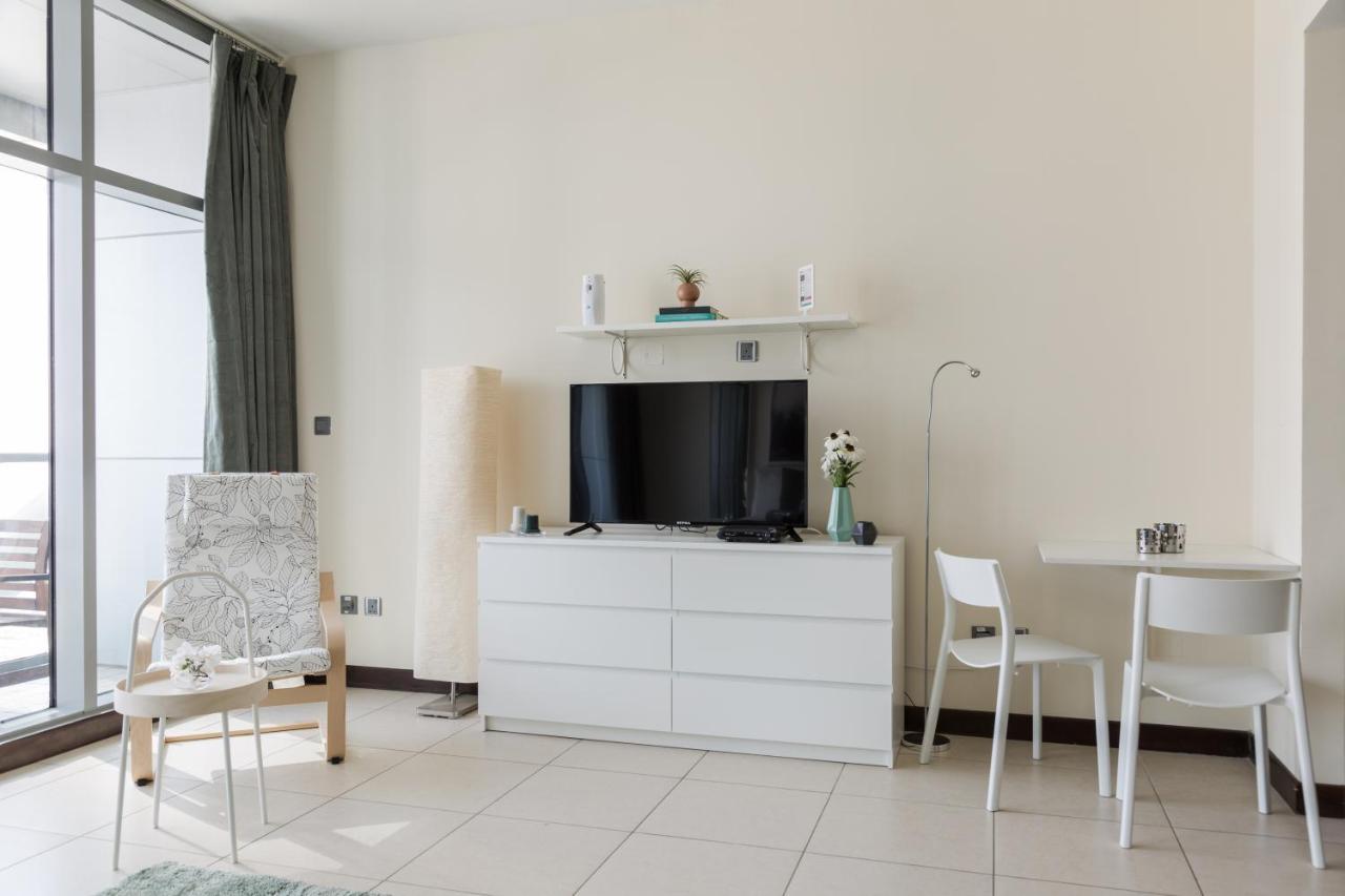Higuests - Cozy Studio With Panoramic Views On The Lake Lejlighed Dubai Eksteriør billede